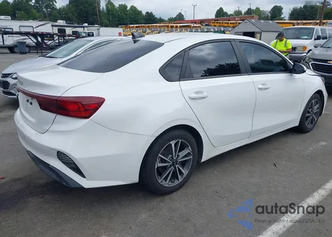 2022 Kia Forte Lxs z USA, uszkodzony, nr VIN 3KPF24AD9NE426152